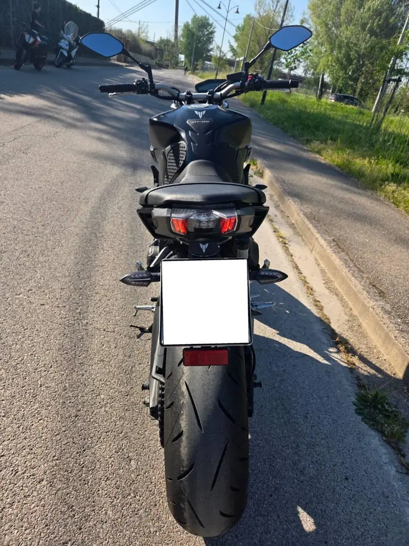 Yamaha MT-09 (2017 - 20) (2)