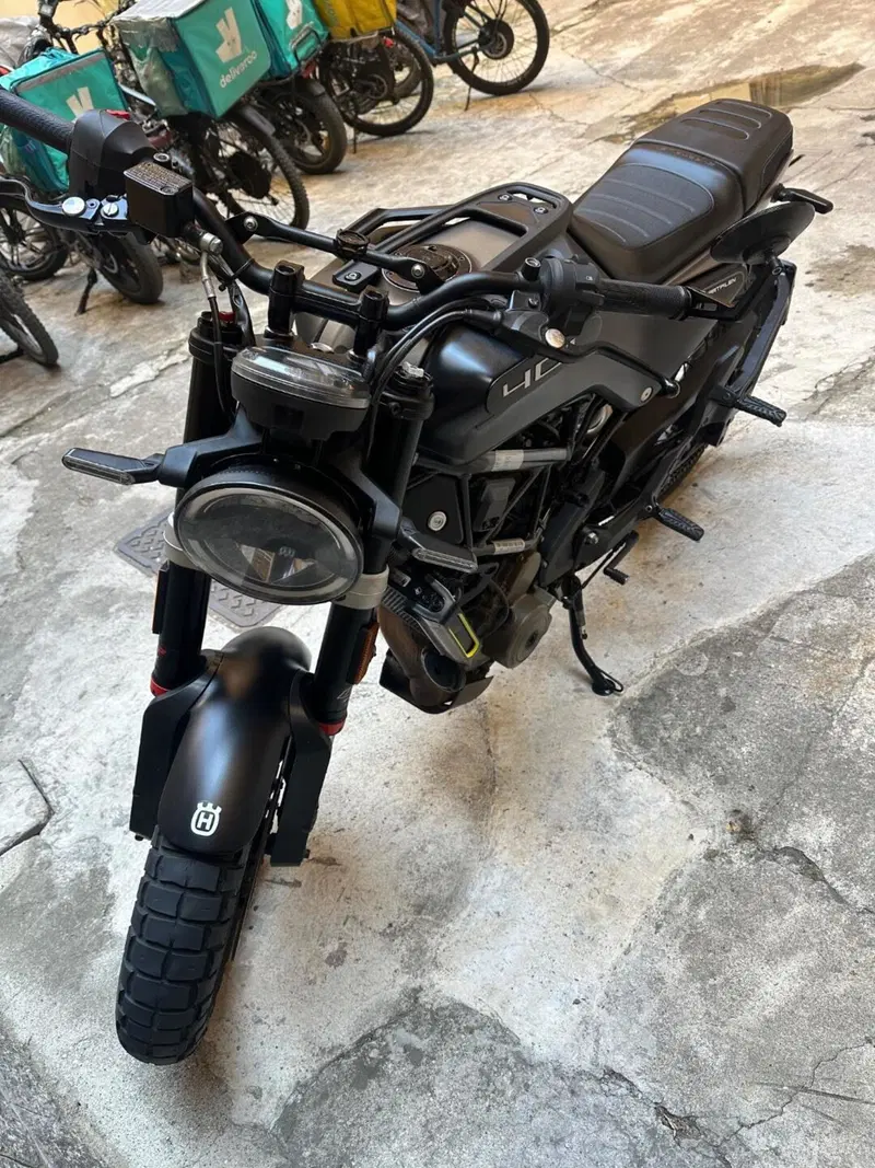 Husqvarna Svartpilen 401 (2021 - 23) (2)