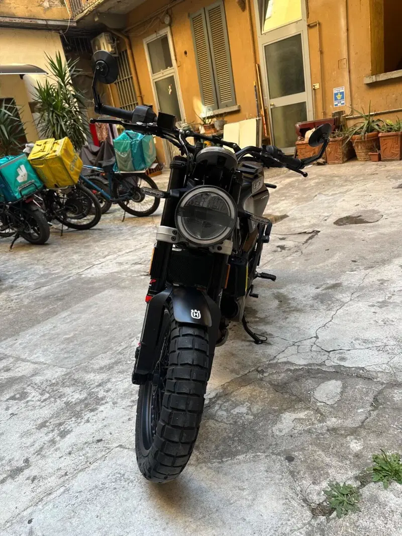 Husqvarna Svartpilen 401 (2021 - 23) (3)