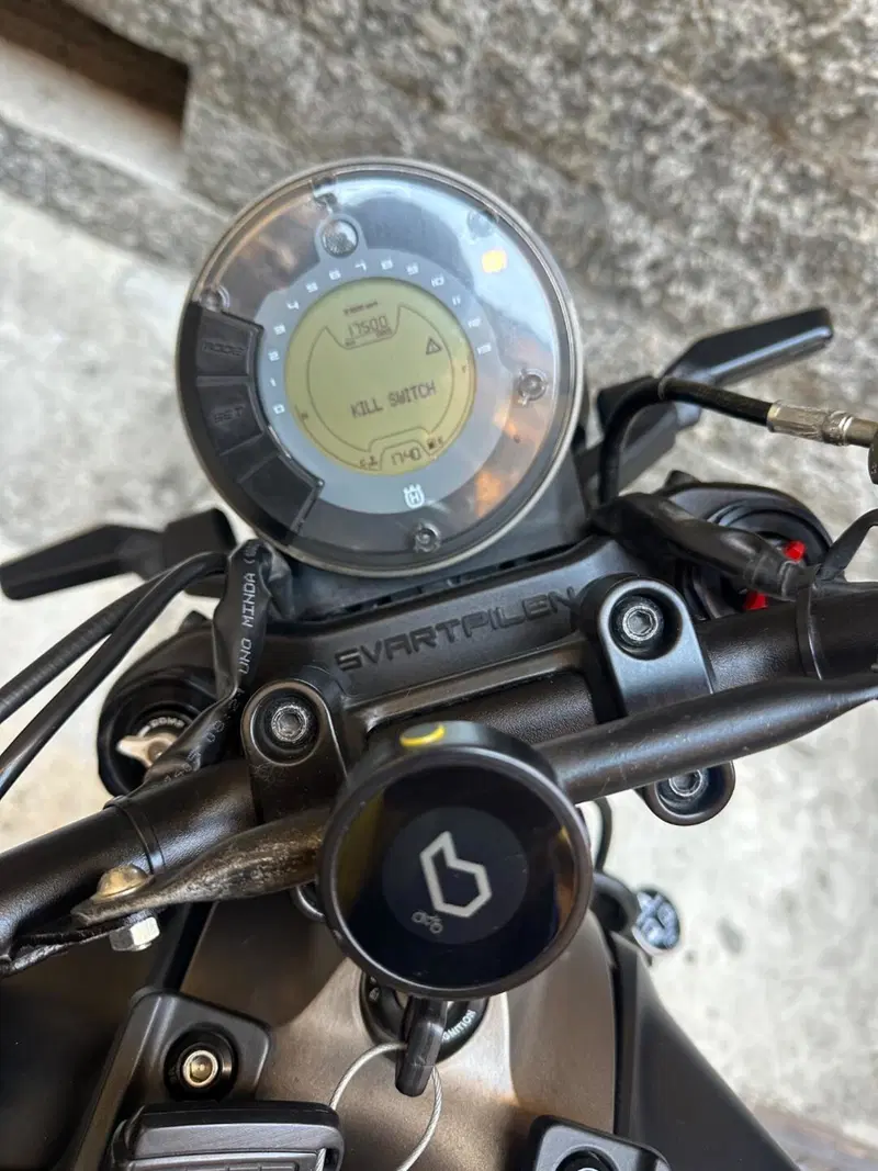 Husqvarna Svartpilen 401 (2021 - 23) (4)