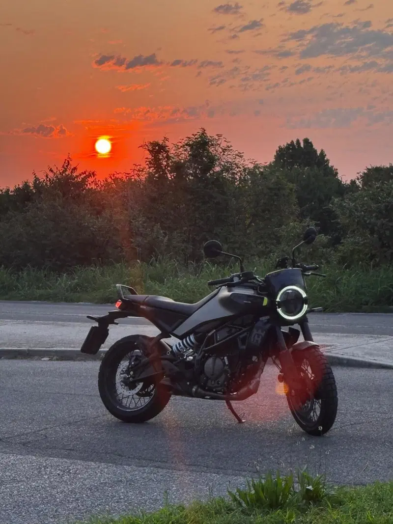 Husqvarna Svartpilen 125 (2024 - 26) (2)