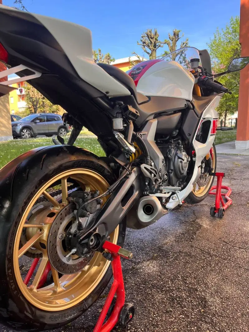 Yamaha YZF R7 World GP 60th Anniversary (2022 - 23) (2)