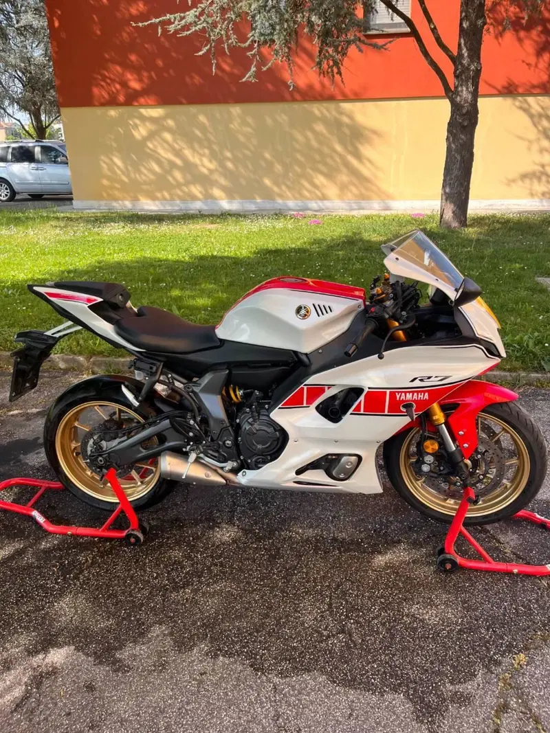 Yamaha YZF R7 World GP 60th Anniversary (2022 - 23) (3)