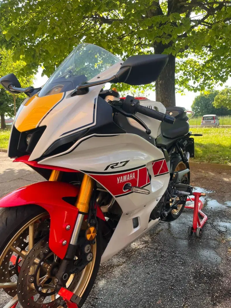 Yamaha YZF R7 World GP 60th Anniversary (2022 - 23) (4)