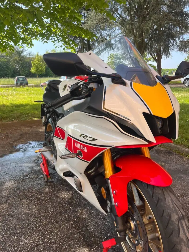 Yamaha YZF R7 World GP 60th Anniversary (2022 - 23) (11)