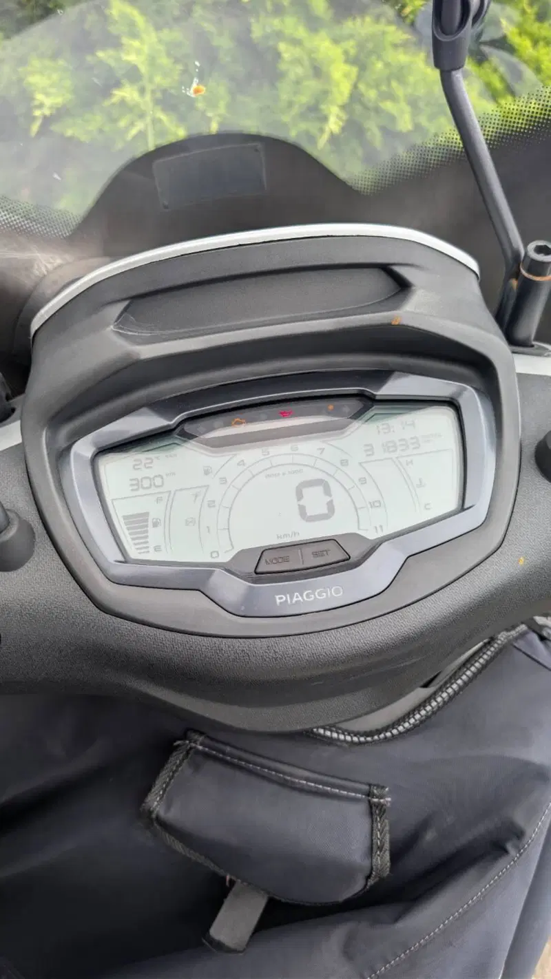 Piaggio Beverly 300 ABS-ASR (2021 - 25) (6)