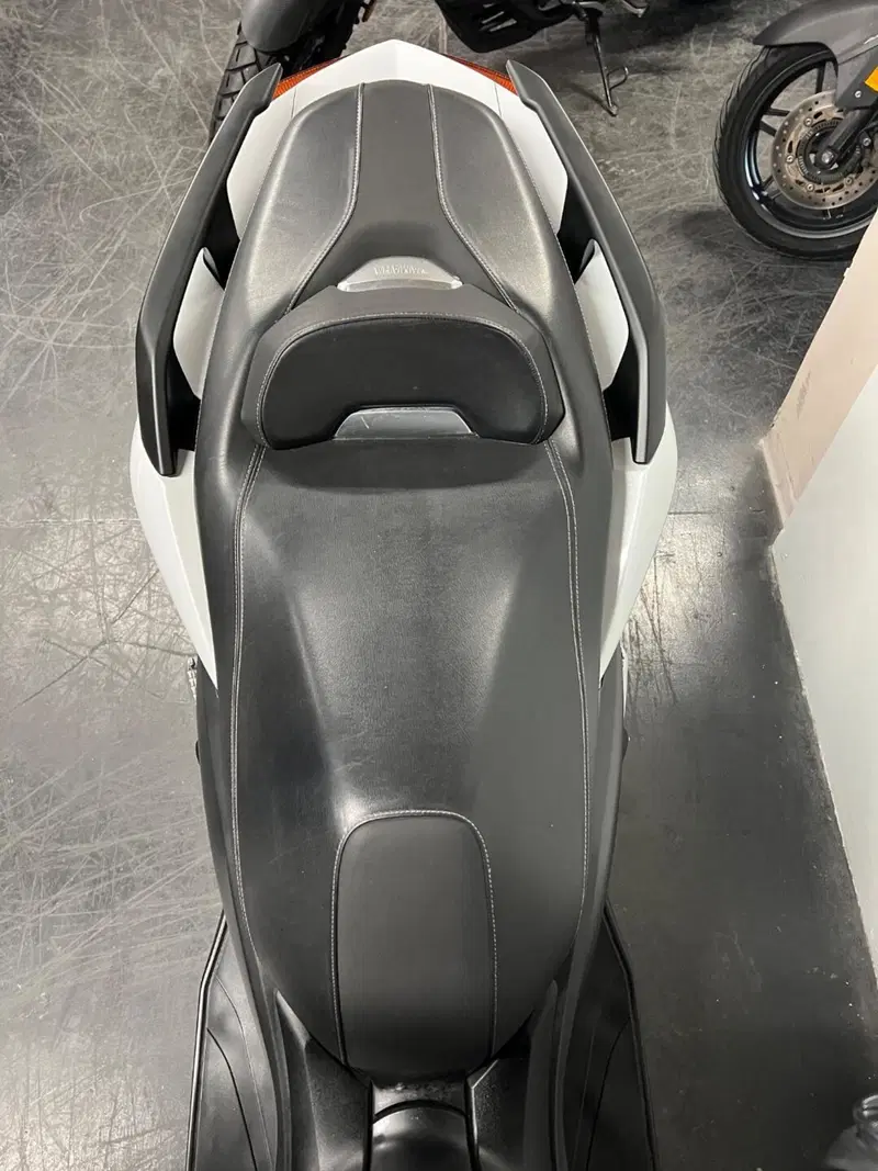 Yamaha X-Max 300 (2021 - 24) (7)