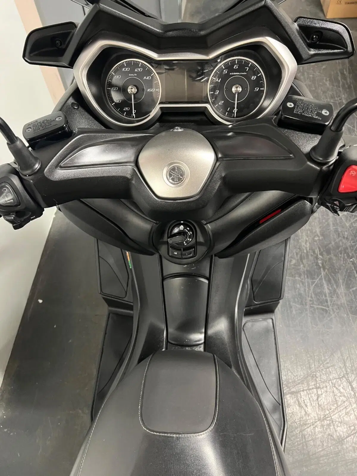 Yamaha X-Max 300 (2021 - 24) (8)