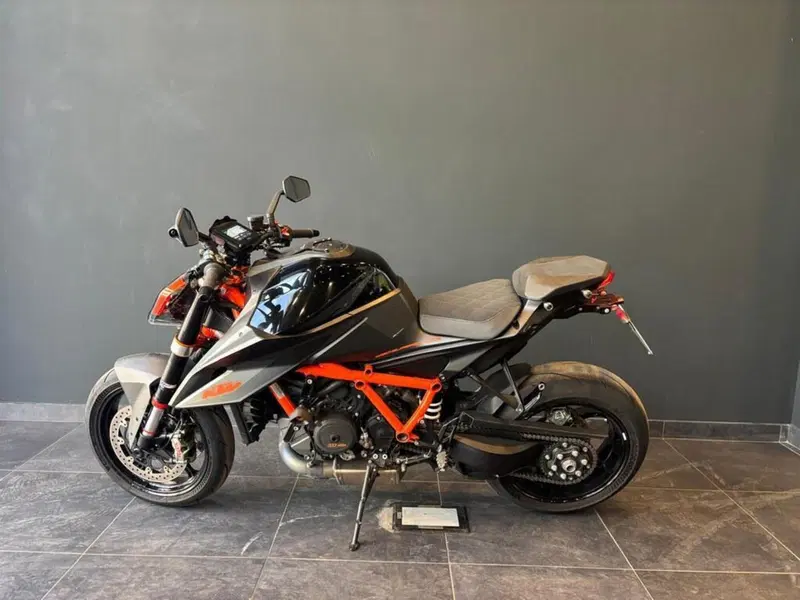 KTM 1290 Super Duke R (2021) (4)