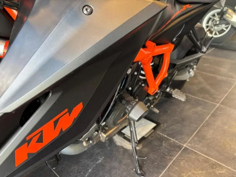 KTM 1290 Super Duke R (2021) (10)