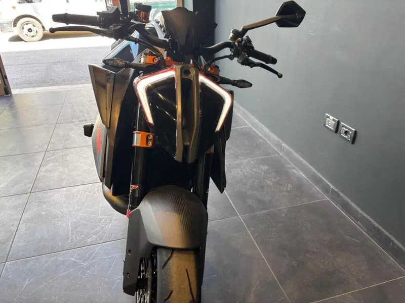 KTM 1290 Super Duke R (2021) (5)