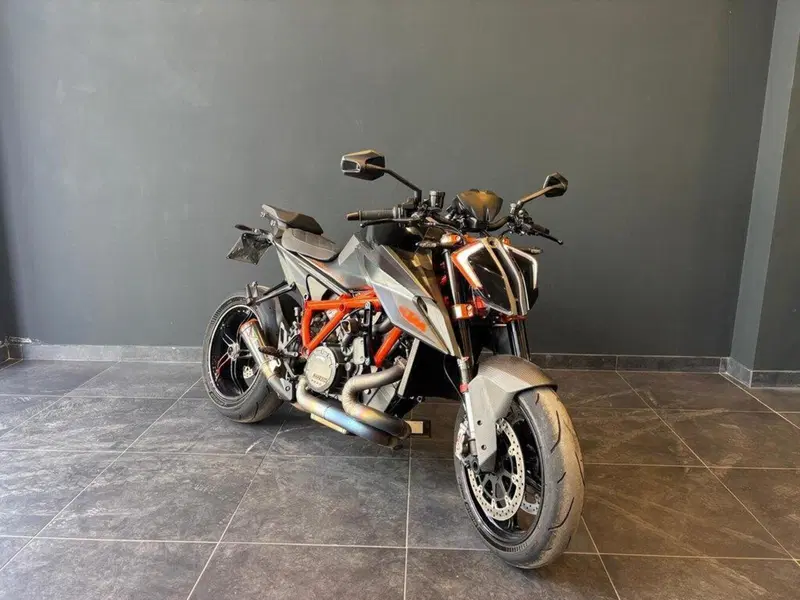 KTM 1290 Super Duke R (2021) (2)