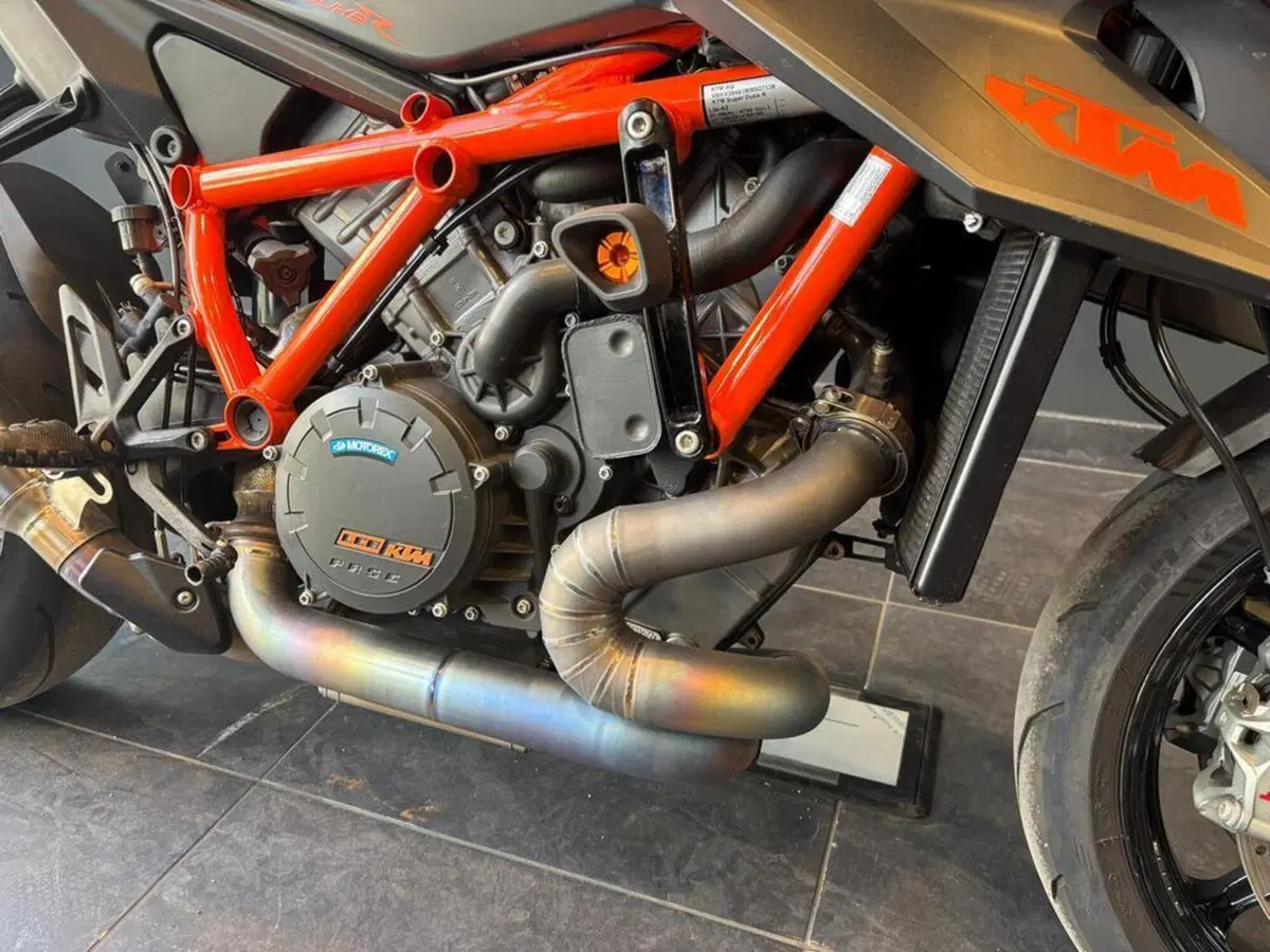 KTM 1290 Super Duke R (2021) (11)