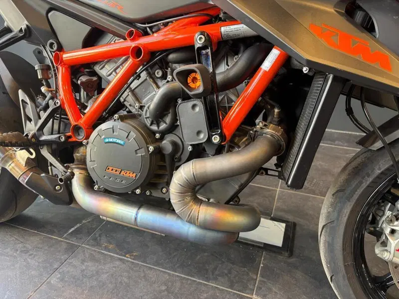 KTM 1290 Super Duke R (2021) (11)
