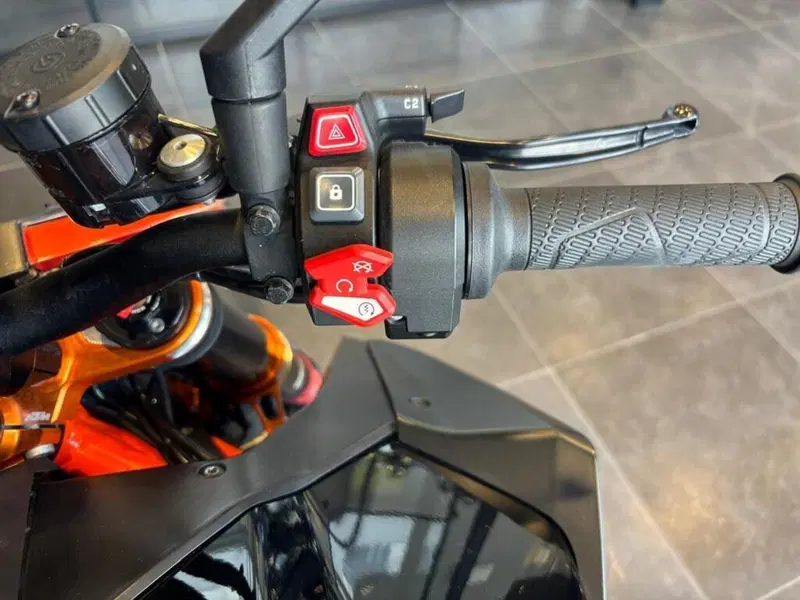 KTM 1290 Super Duke R (2021) (6)