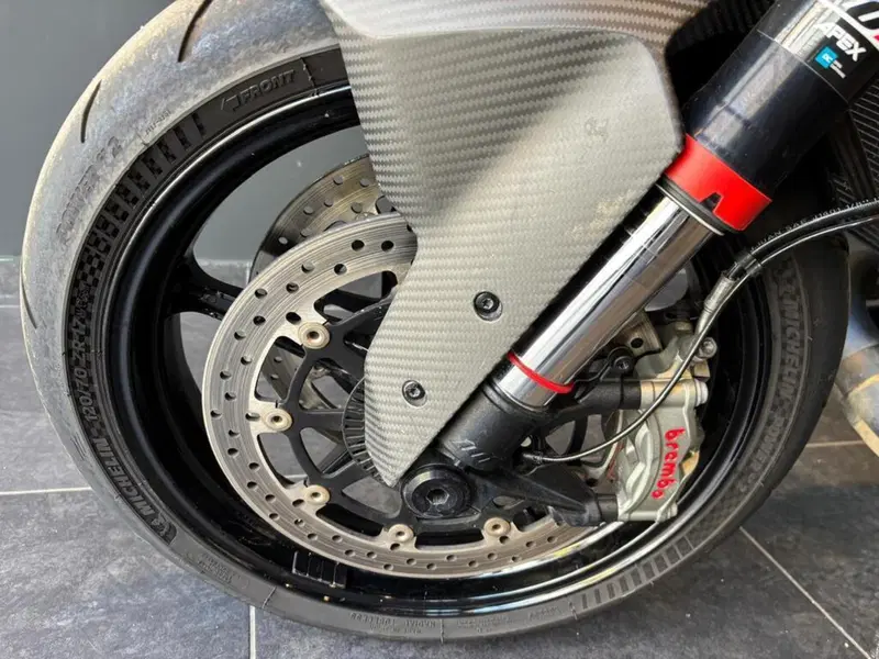 KTM 1290 Super Duke R (2021) (14)