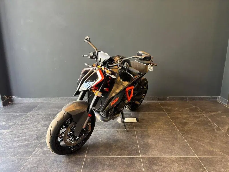KTM 1290 Super Duke R (2021) (3)