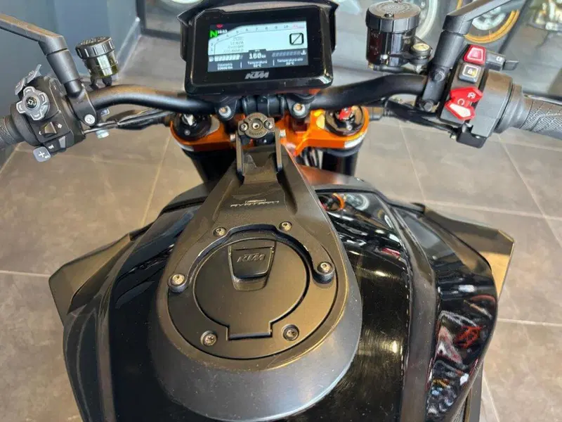 KTM 1290 Super Duke R (2021) (9)