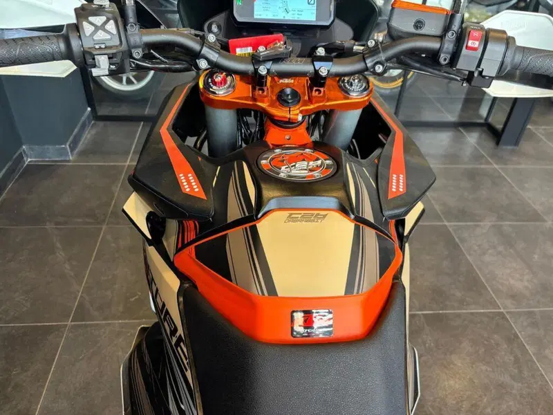 KTM 890 Adventure R (2022) (9)