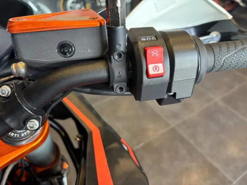 KTM 890 Adventure R (2022) (6)