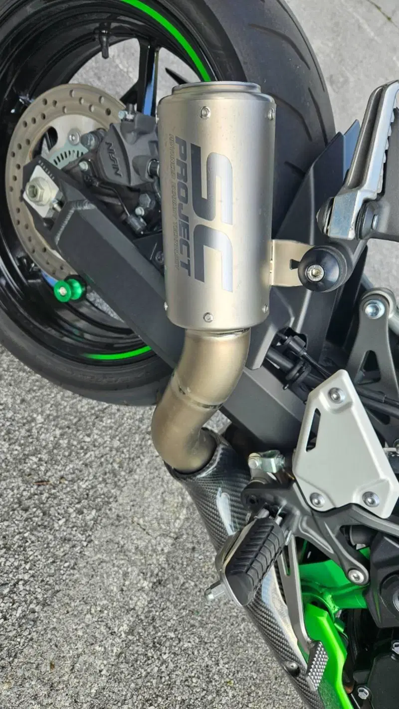 Kawasaki Z 900 SE (2022 - 24) (6)