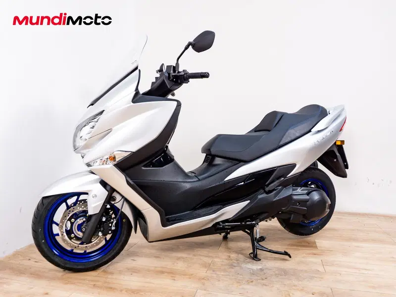 Suzuki Burgman 400 (2022 - 24) (8)