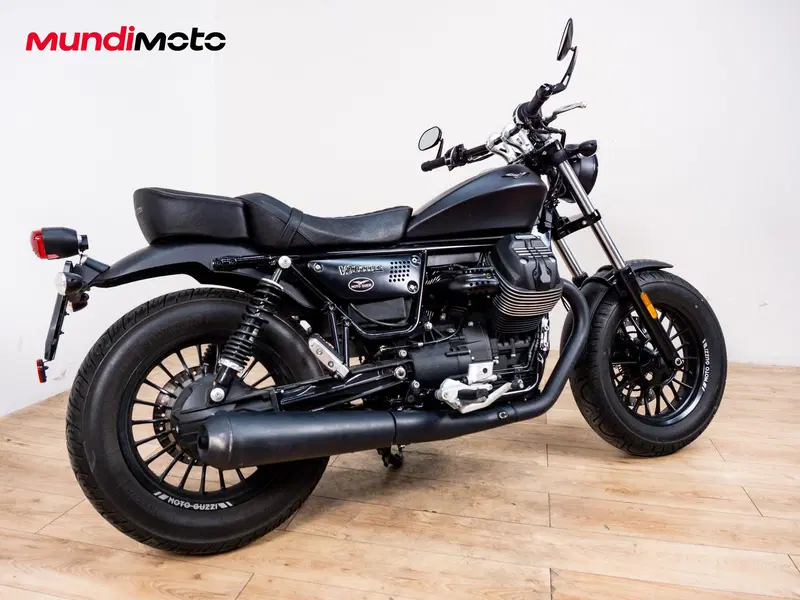 Moto Guzzi V9 Bobber (2021 - 25) (3)