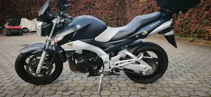 Suzuki GSR 600 (2006 - 11) (2)