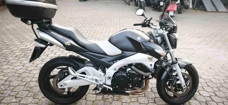 Suzuki GSR 600 (2006 - 11) (4)