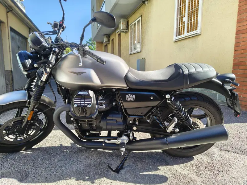 Moto Guzzi V7 Stone (2021 - 24) (2)