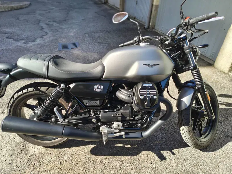 Moto Guzzi V7 Stone (2021 - 24) (3)