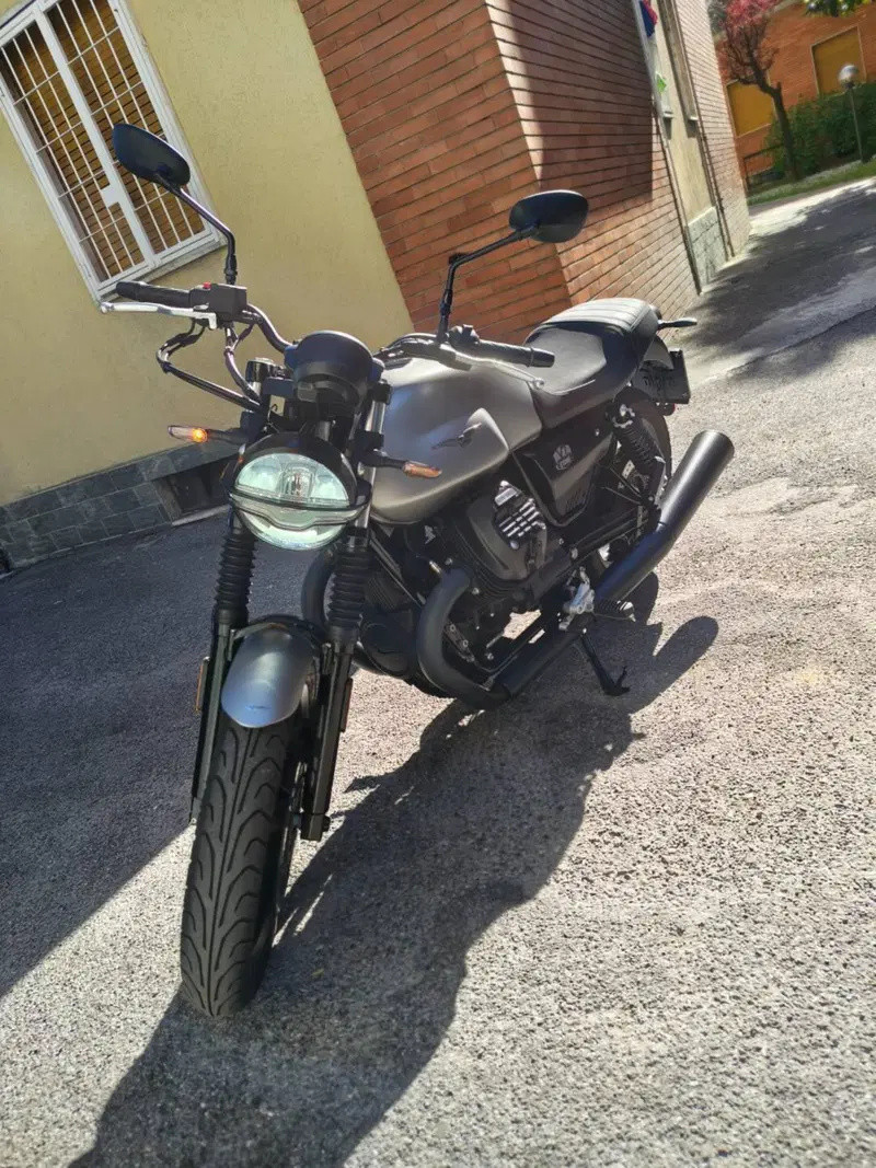 Moto Guzzi V7 Stone (2021 - 24) (5)
