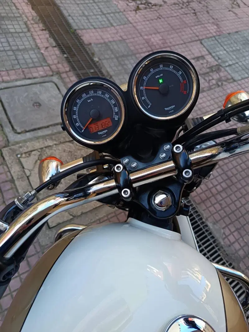 Triumph Bonneville T100 (2008 - 16) (5)