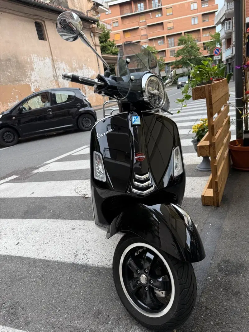 Vespa GTS 300 Super Hpe (2018 - 19) (3)