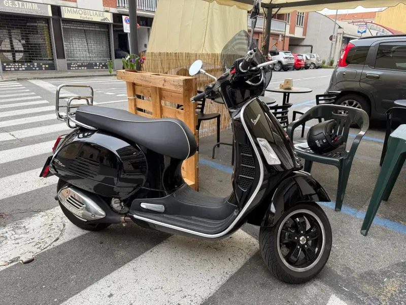 Vespa GTS 300 Super Hpe (2018 - 19) (4)