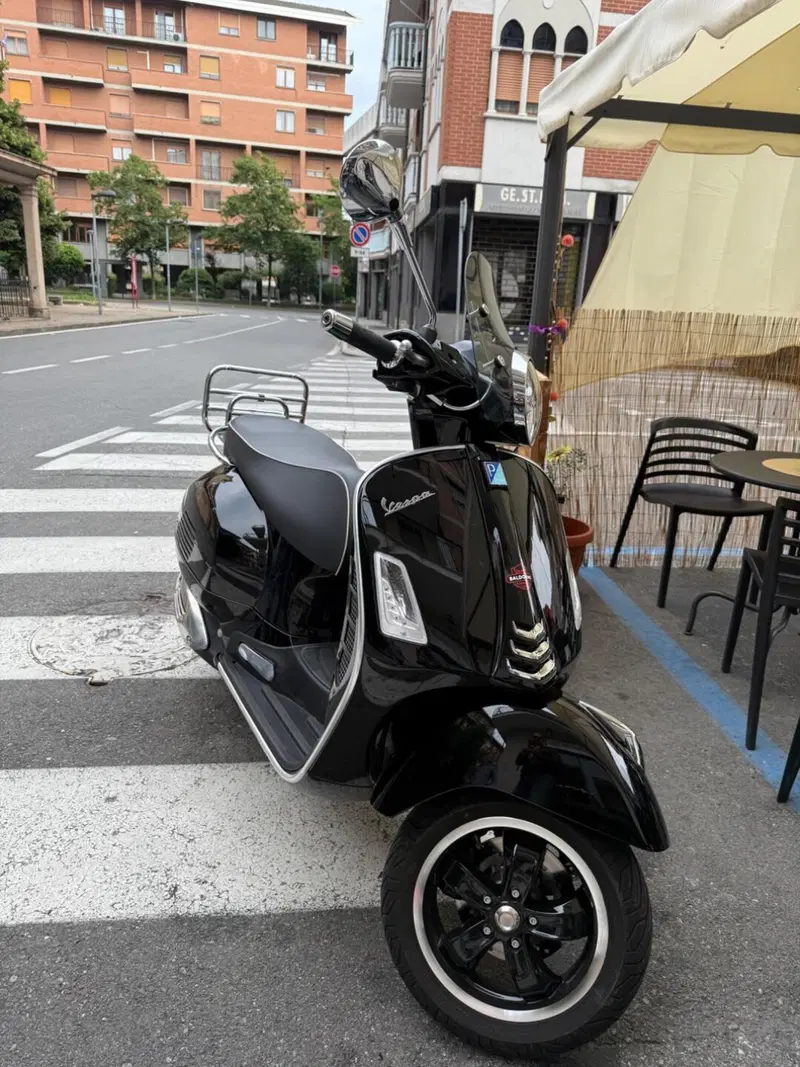 Vespa GTS 300 Super Hpe (2018 - 19) (5)
