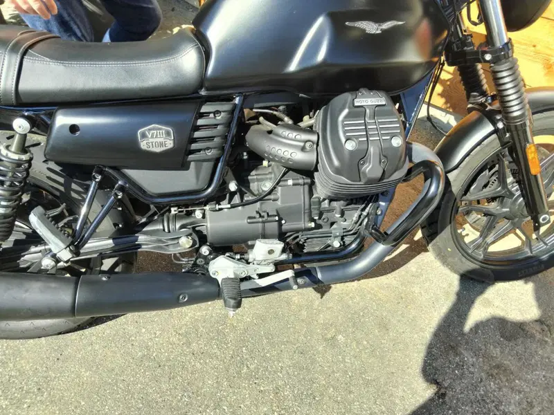 Moto Guzzi V7 III Stone Night Pack (2019 - 20) (10)