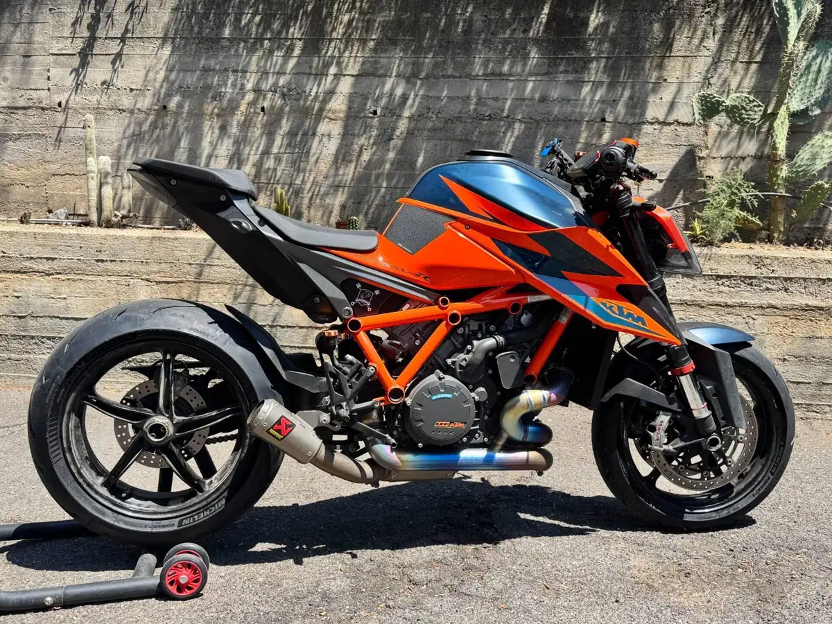 KTM 1290 Super Duke R (2020) (2)