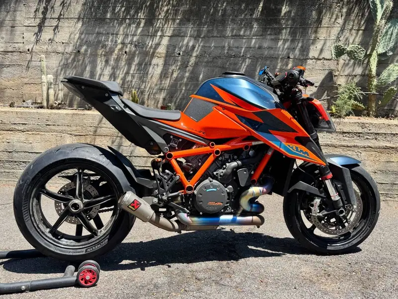 KTM 1290 Super Duke R (2020) (2)