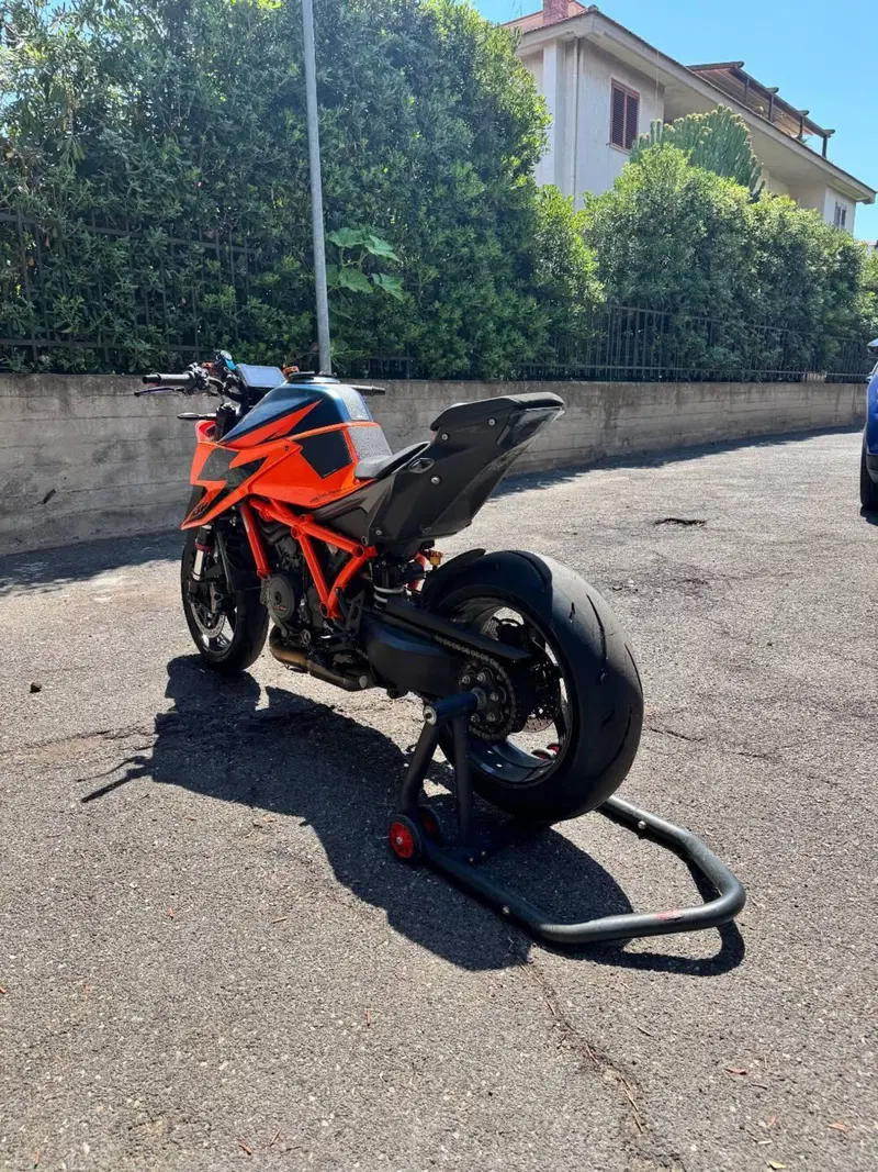 KTM 1290 Super Duke R (2020) (4)