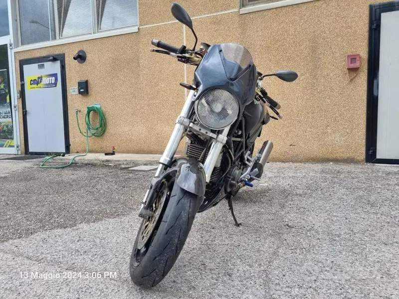 Ducati Monster 900 Dark I.E. (1999 - 02) (2)