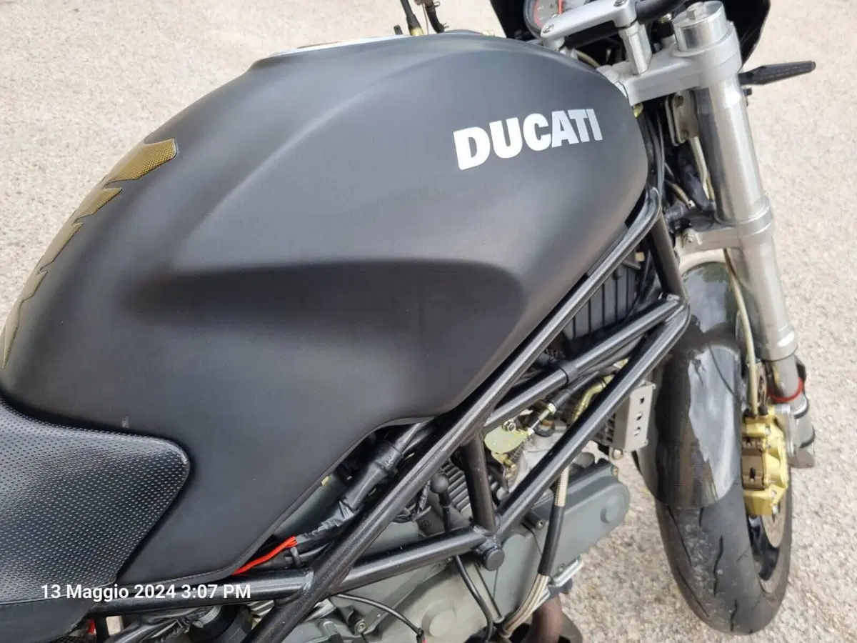 Ducati Monster 900 Dark I.E. (1999 - 02) (15)