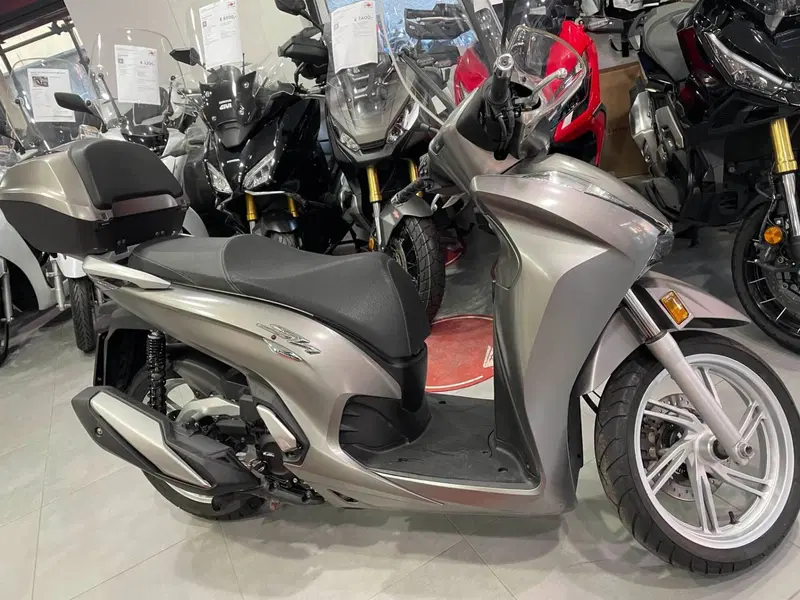 Honda SH 350 (2021 - 24) (2)
