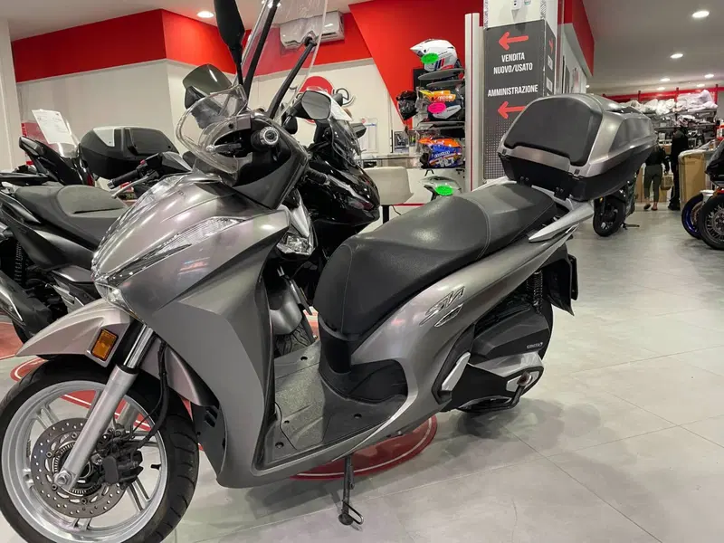 Honda SH 350 (2021 - 24) (3)