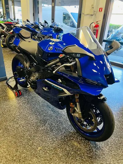 Yamaha YZF R9 (2025 - 26) usata