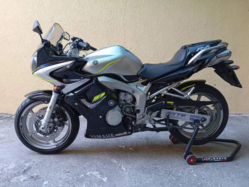 Yamaha FZ6 Fazer (2004 - 07)