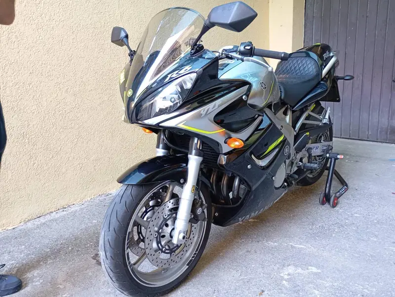 Yamaha FZ6 Fazer (2004 - 07) (2)