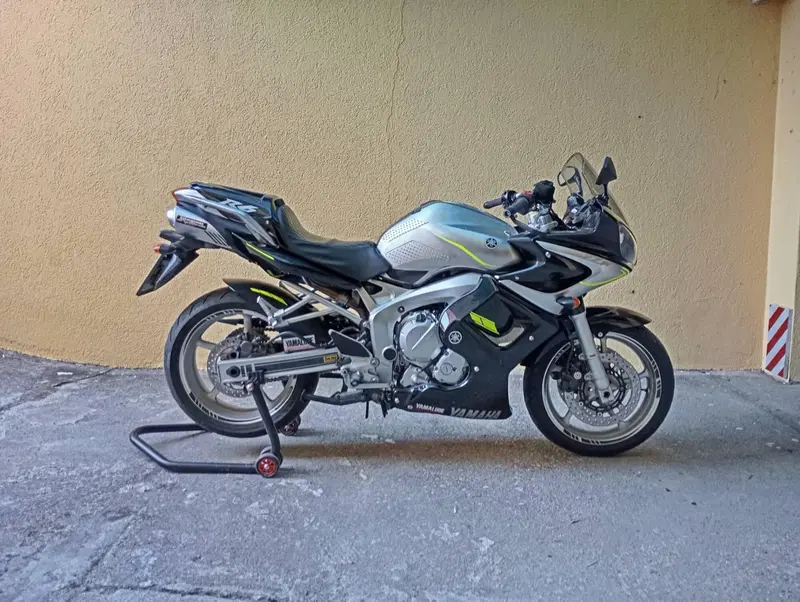 Yamaha FZ6 Fazer (2004 - 07) (9)