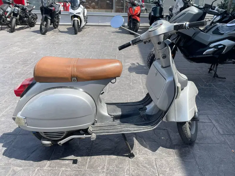 Piaggio Vespa 200 PX (3)