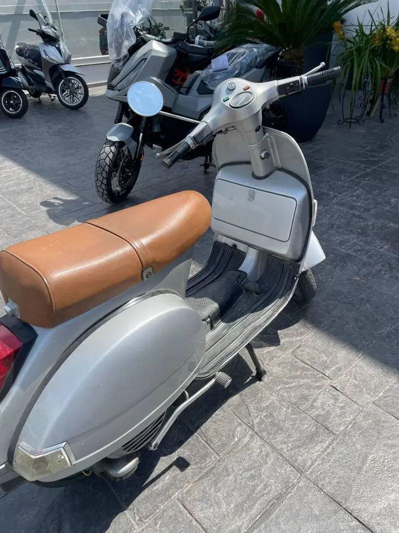 Piaggio Vespa 200 PX (4)